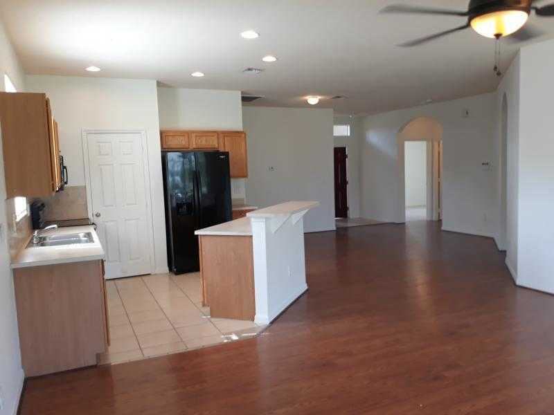 702 Milton Ave N - Photo 3 of 10