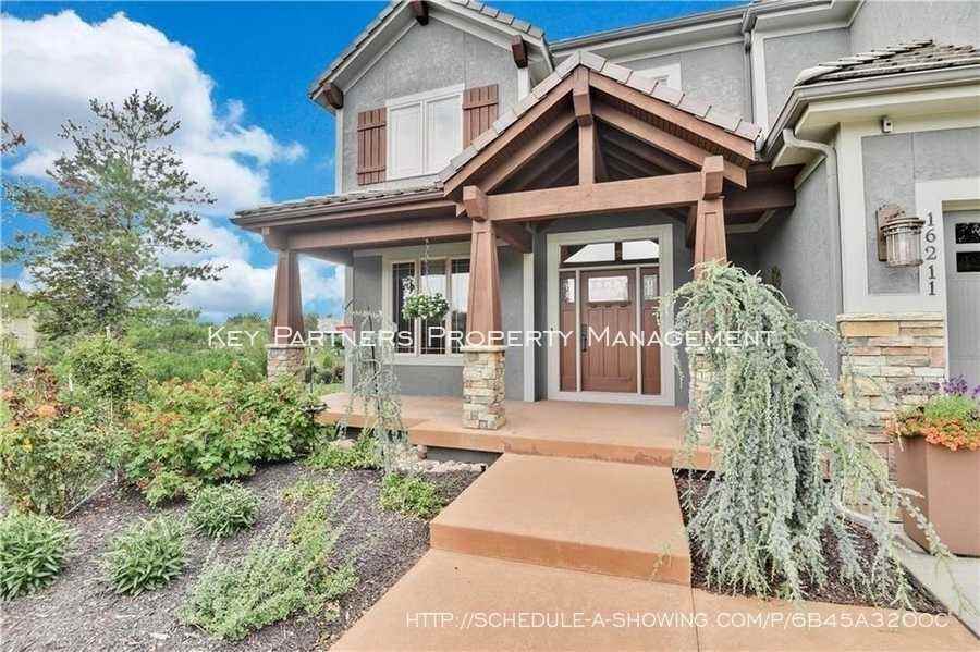 16211 Overbrook Ln - Photo 2 of 10