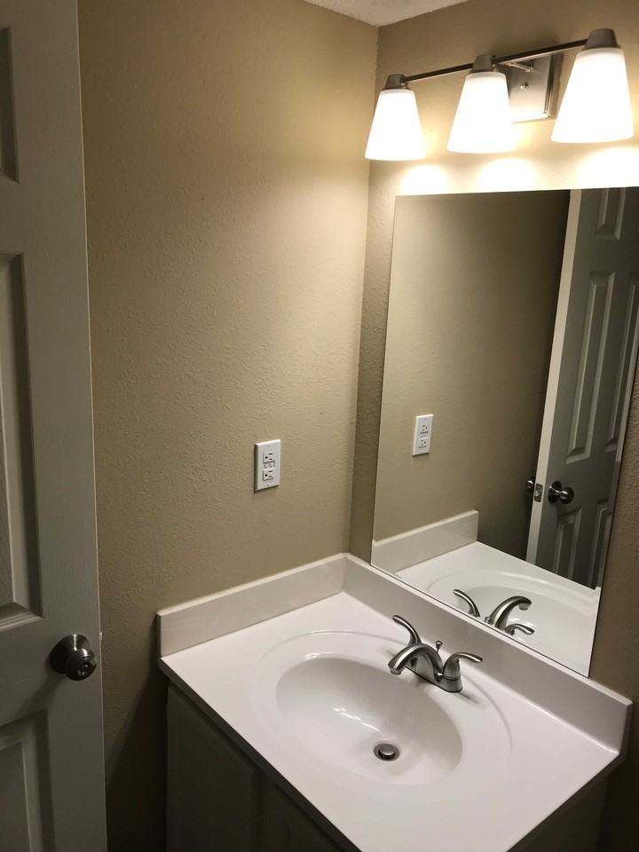 4601B Ne Whispering Winds Dr - Photo 3 of 10