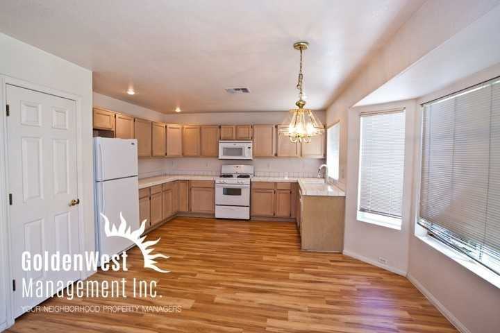 8429 Bay Crest Dr - Photo 3 of 20