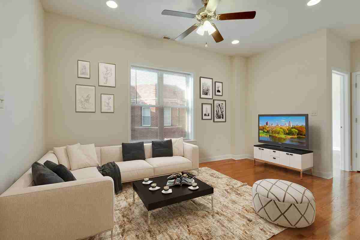 851-59 W. Cornelia - Photo 2 of 22