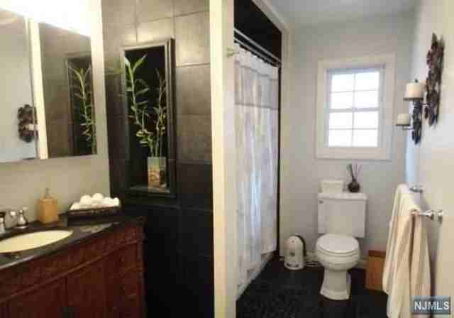 1517 12th St - Photo 3 of 9