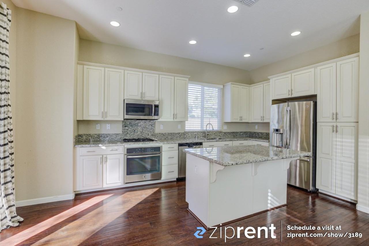 375 Cortona Way - Photo 3 of 23