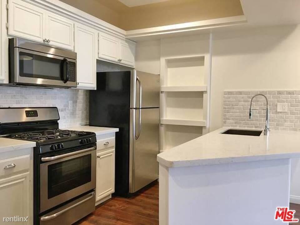 12712 Moorpark St #106