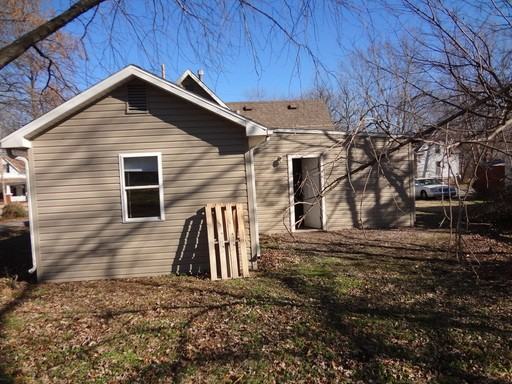 1005 Coats St - Photo 3 of 18