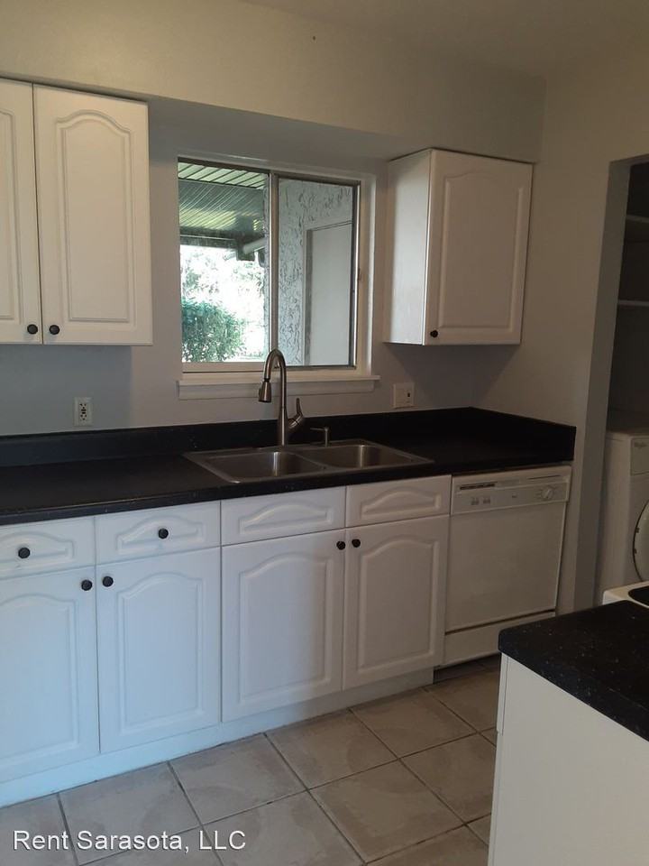 4477 Sandner Dr - Photo 3 of 20
