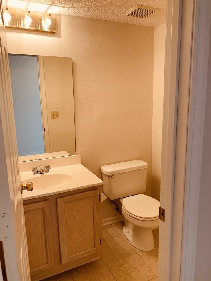 4600C Ne Whispering Winds Dr - Photo 2 of 10