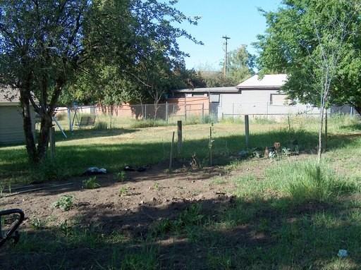 925 Lakeshore Dr - Photo 2 of 7