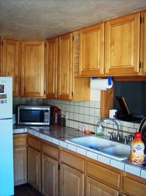 925 Lakeshore Dr - Photo 3 of 7