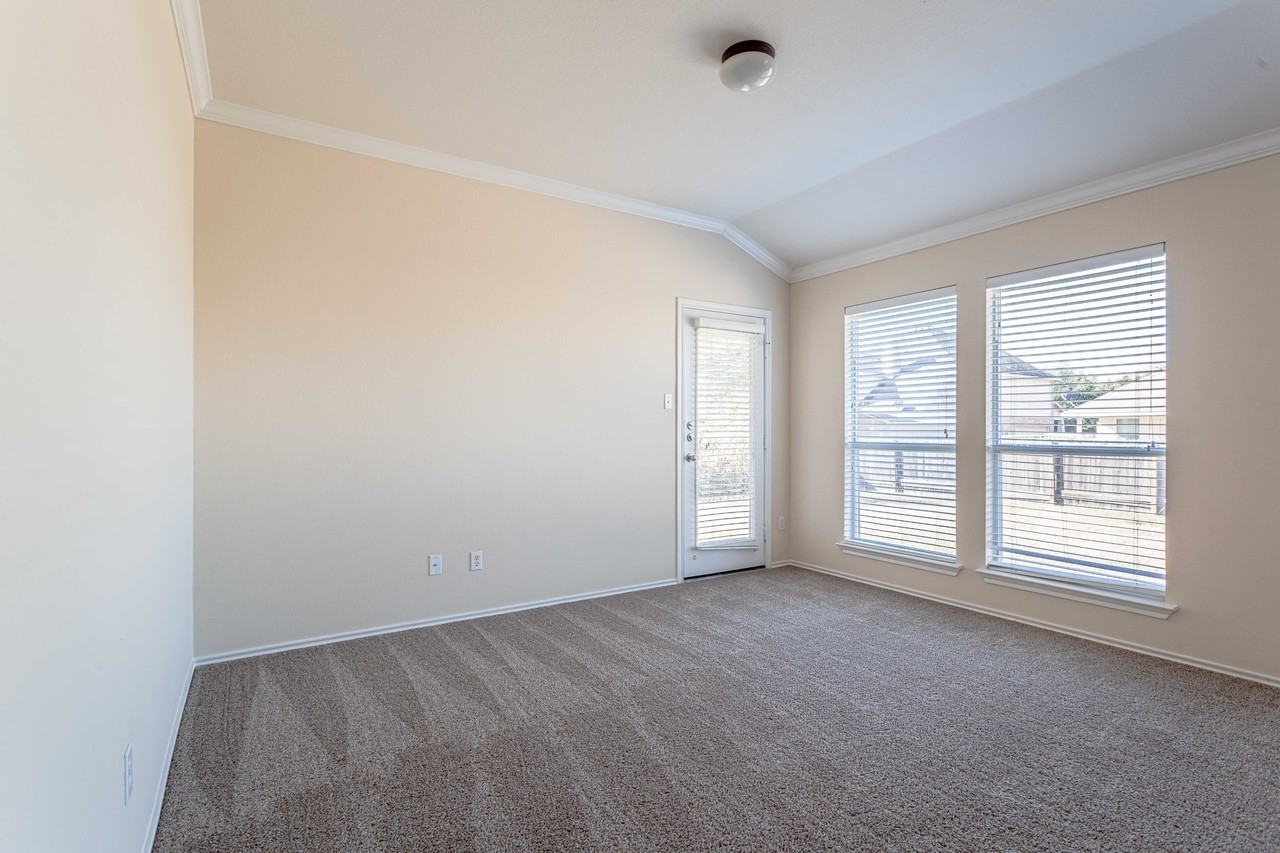 18720 William Anderson Dr - Photo 2 of 10