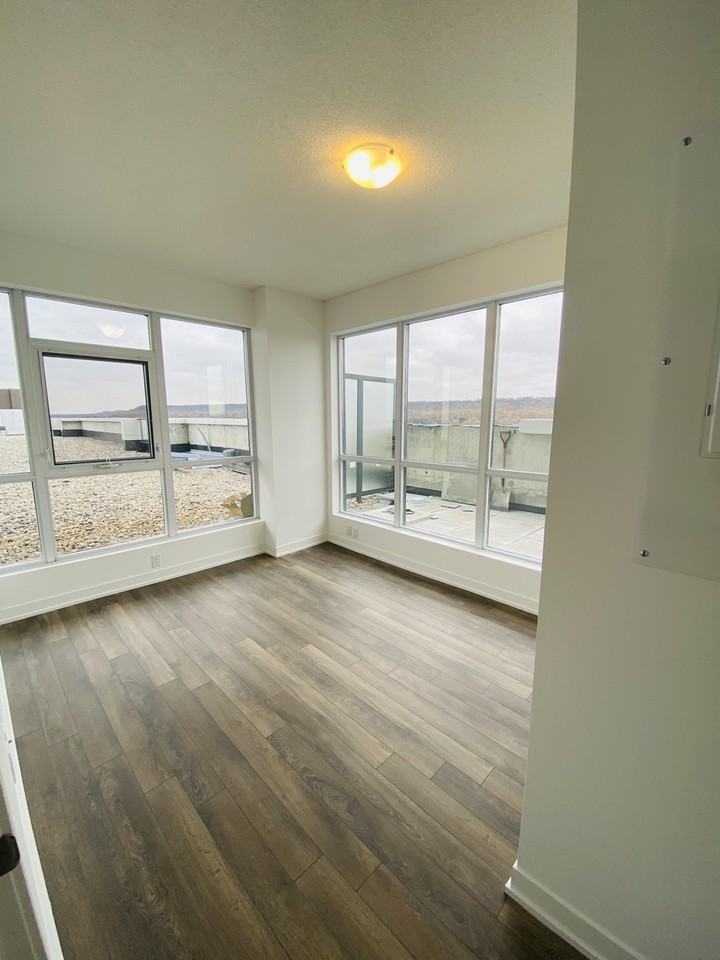 550 N Service Rd - Photo 3 of 10