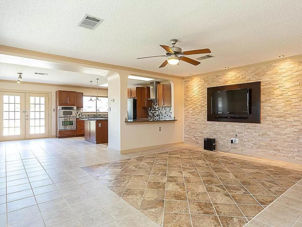 1000 Howell Terrace Pl - Photo 2 of 17