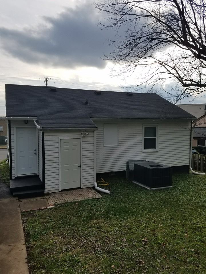 1011 Davidson St - Photo 2 of 12