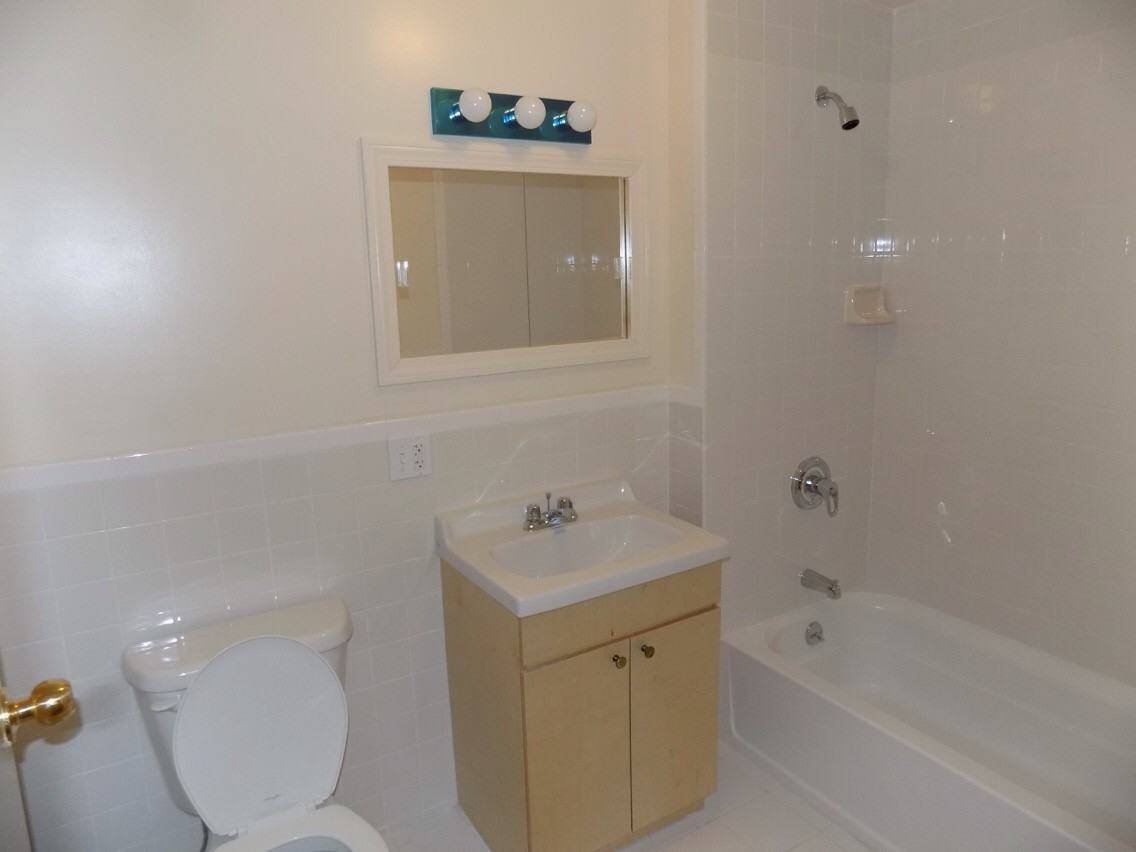 12 Brooklyn Ave - Photo 2 of 5