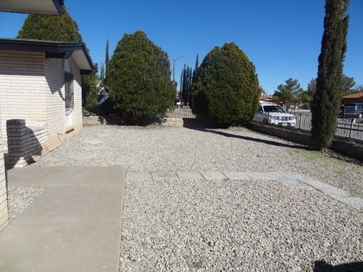 10429 McCormick Ln - Photo 2 of 27