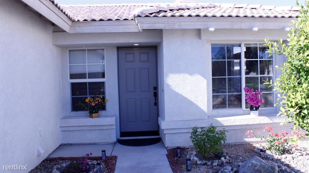 30679 Pinnacle Dr - Photo 2 of 10