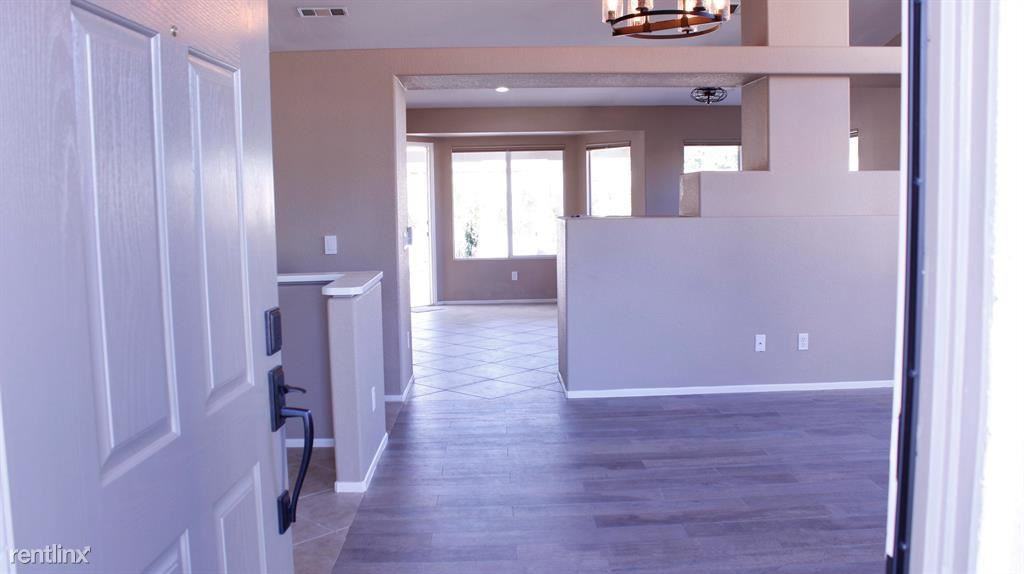 30679 Pinnacle Dr - Photo 3 of 10