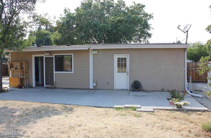 1500 Darlene Dr - Photo 3 of 7