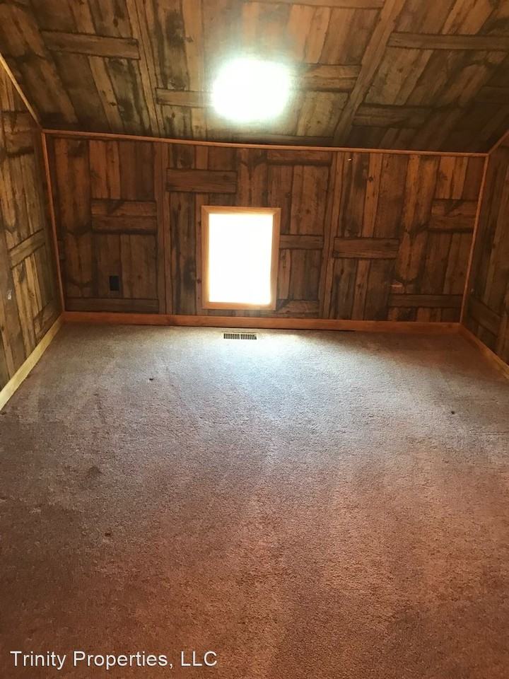 111/111.5 S Oak St. - Photo 2 of 8