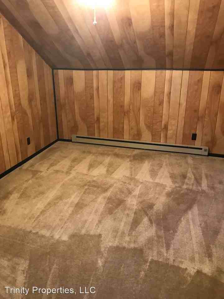 111/111.5 S Oak St. - Photo 3 of 8