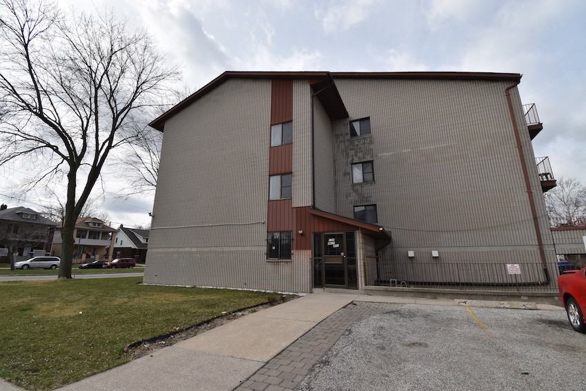 1191 Lillian Ave - Photo 4 of 6