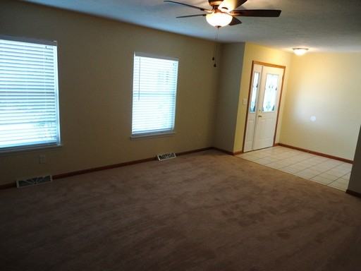 1217 Everett Ave - Photo 2 of 14