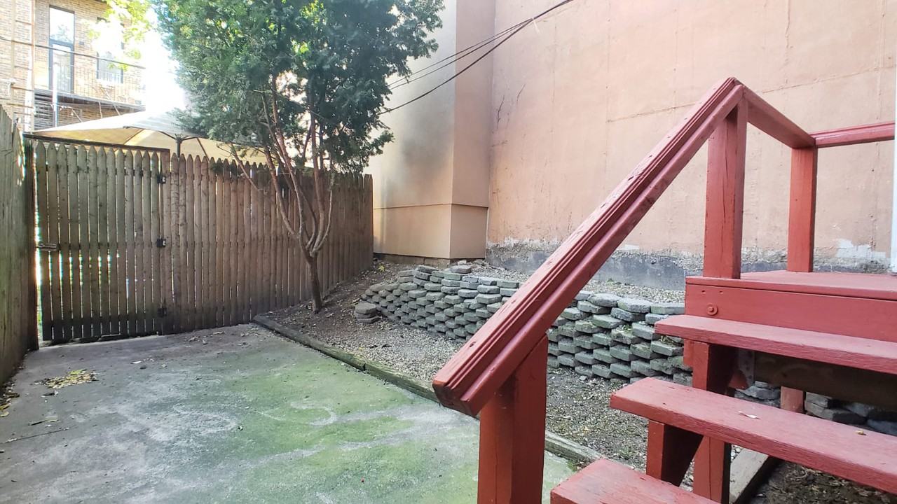 604 Manhattan - Photo 2 of 7