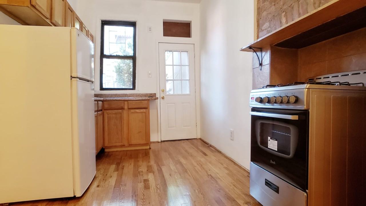 604 Manhattan - Photo 3 of 7