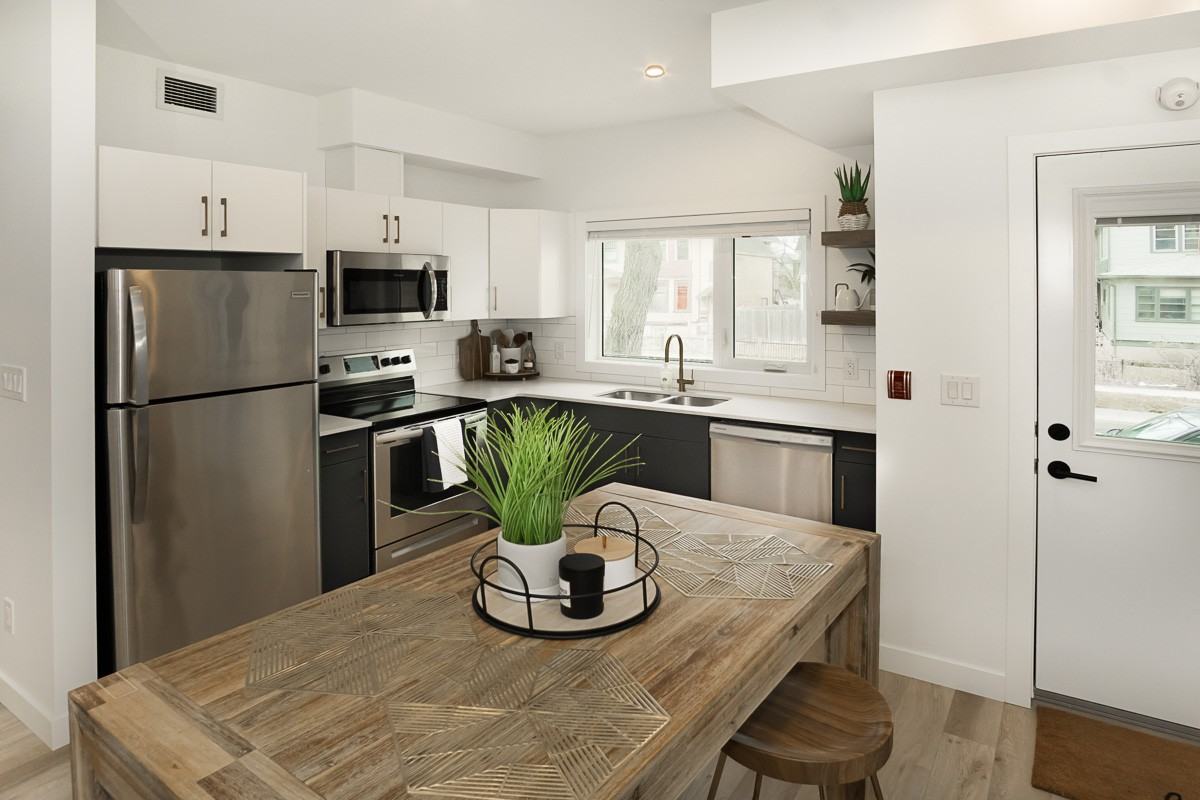 710 Westminster Apartments For Rent In West Broadway Winnipeg Mb R3g 1a3 With 2 Floorplans Zumper