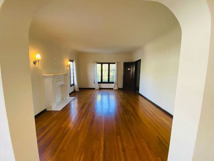 323 1/2 N Spaulding Ave - Photo 3 of 14