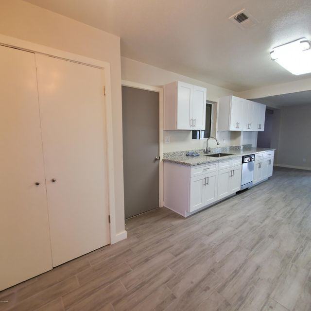 10833 N 38th Pl - Photo 3 of 14