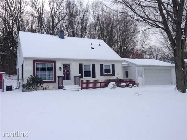 213 Manor Dr - Photo 2 of 17