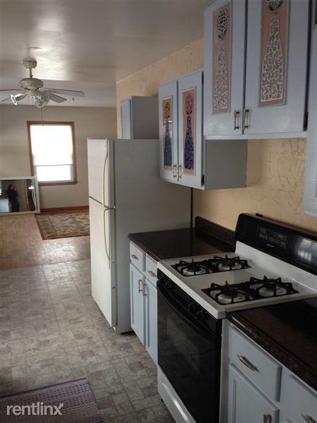 213 Manor Dr - Photo 3 of 17