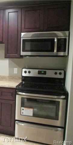 39435 Van Dyke Ave - Photo 2 of 11