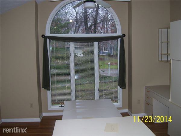 7110 Crescenda Dr NE - Photo 3 of 15