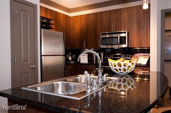 Prestige & Luxury Great Perimeter Location Nightlife (Near Perimeter Mall) - Photo 3 of 18