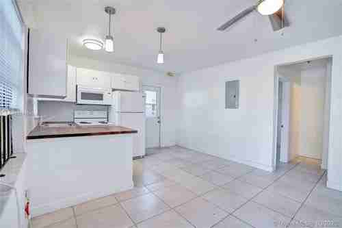 1720 Nw 41st St #1 - Photo 3 of 8