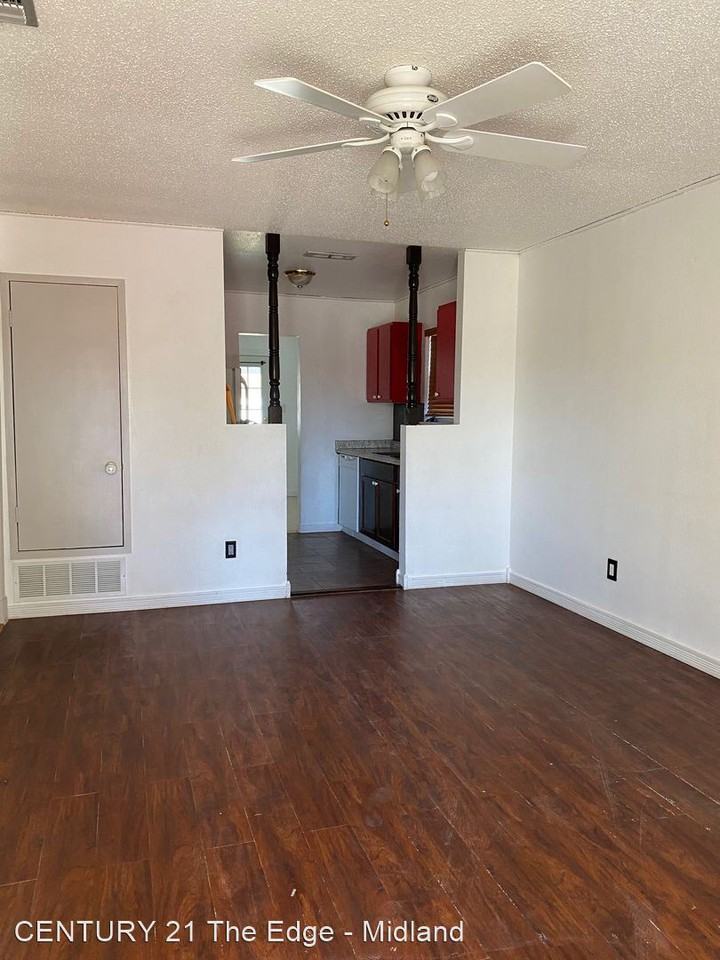 1617 Hickory Ave #B - Photo 2 of 10