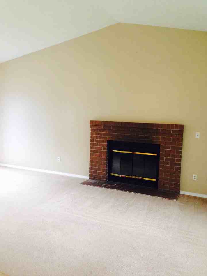 811 Dyer Rd - Photo 2 of 6