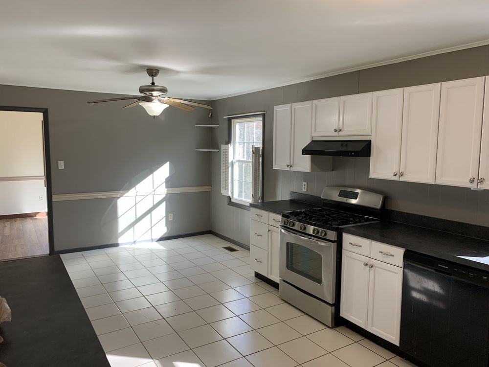 1059 Dulin Dr - Photo 3 of 9