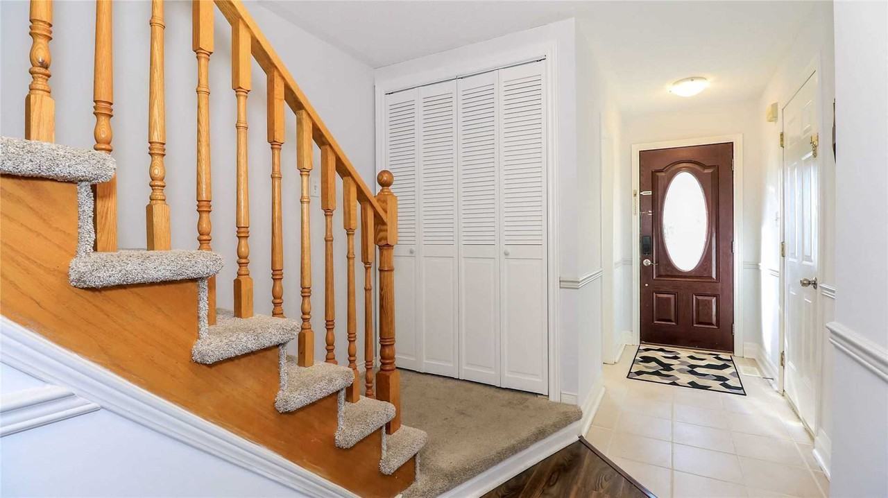 176 Howard Crescent - Photo 3 of 18