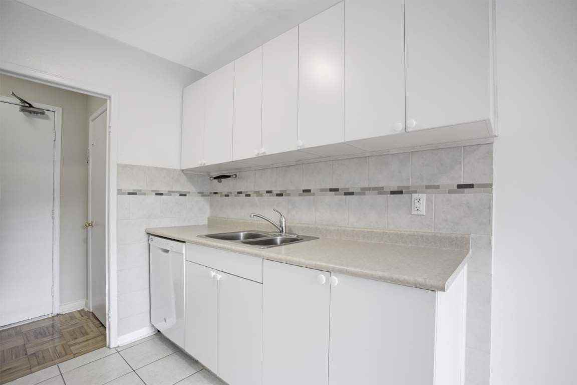 South Kingsway - Photo 2 of 9