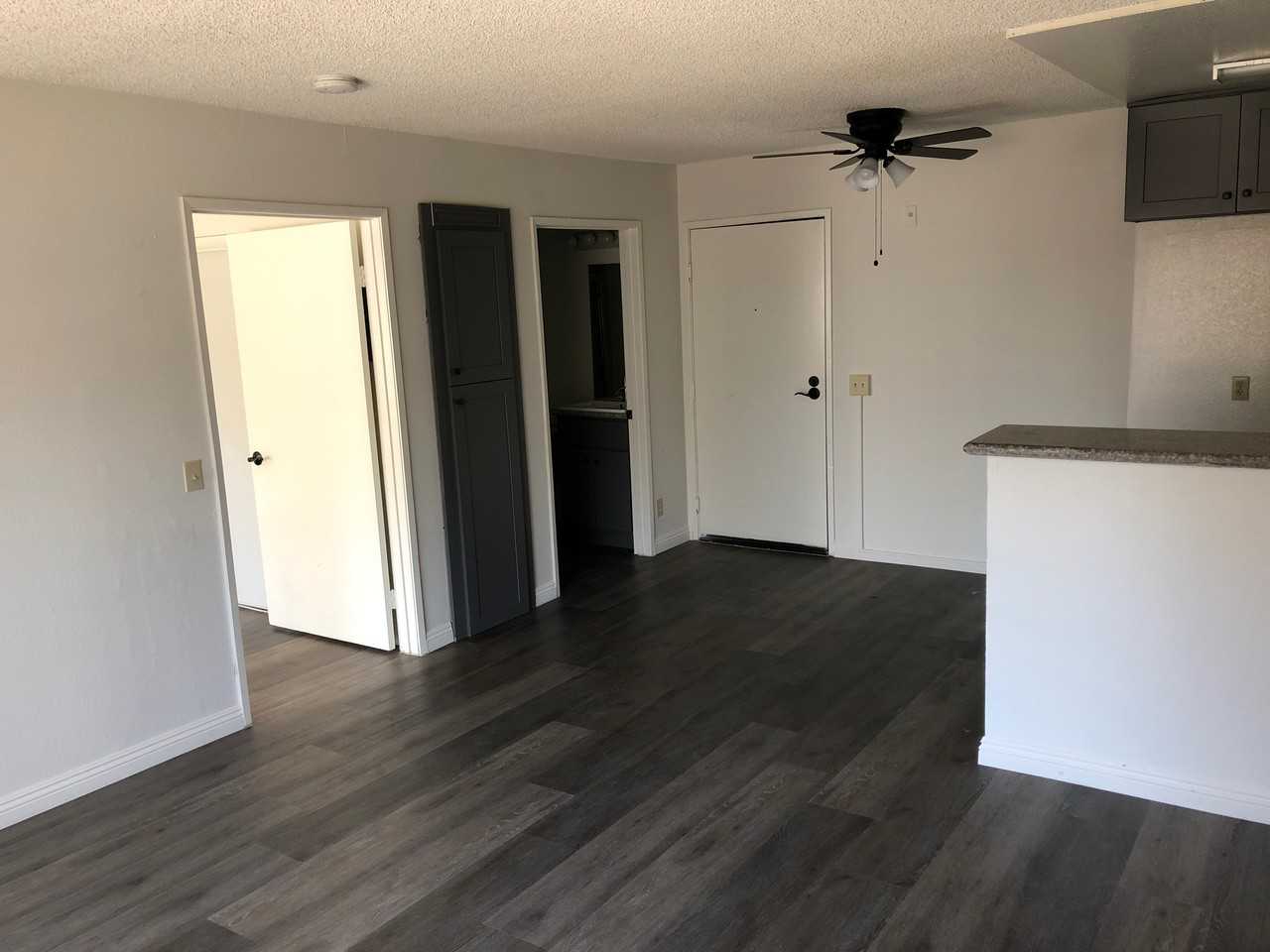 810 S Fedora St - Photo 3 of 8