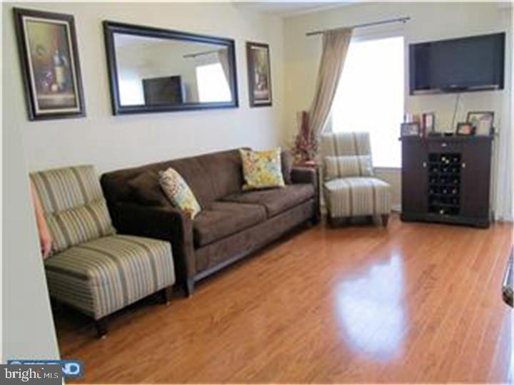 321 Harbour Blvd - Photo 2 of 15