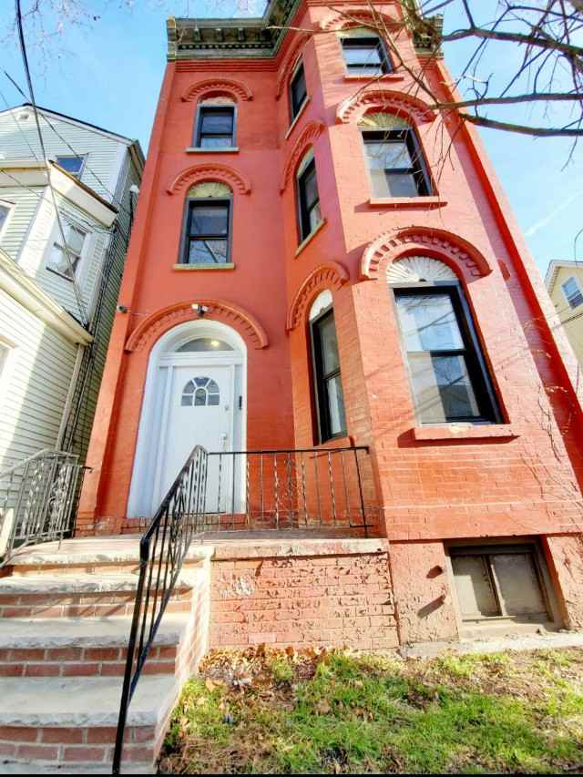 34 Van Nostrand Avenue #2 - Photo 2 of 10