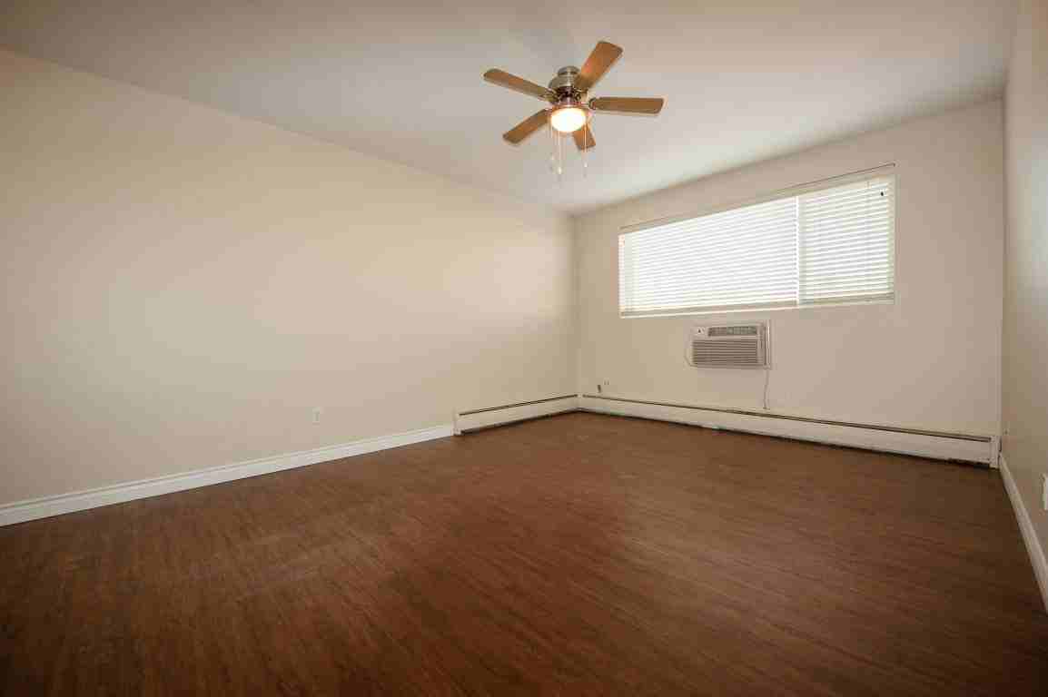 333 Edison Avenue - Photo 2 of 18
