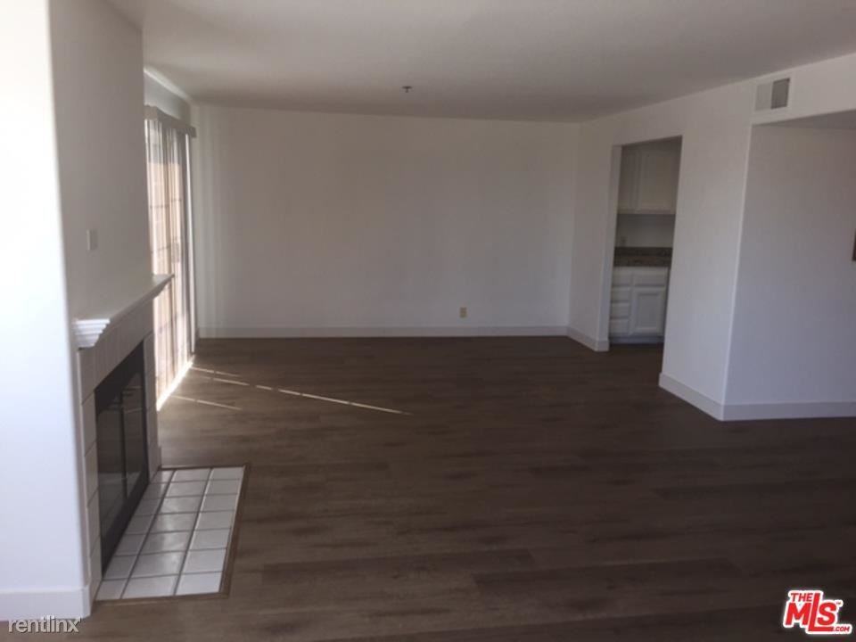 11734 Montana Ave #409