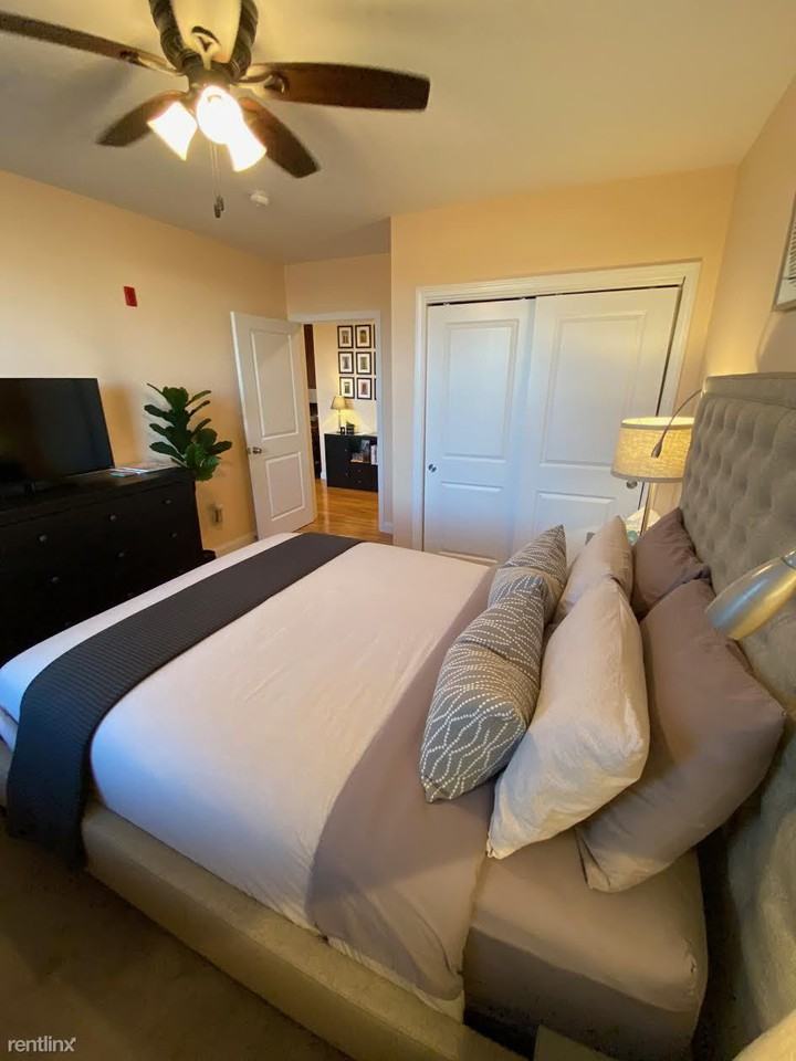 100 Fellsway W - Photo 2 of 14