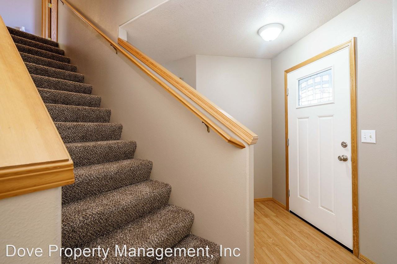 1617 Sw 6th St - Photo 3 of 34