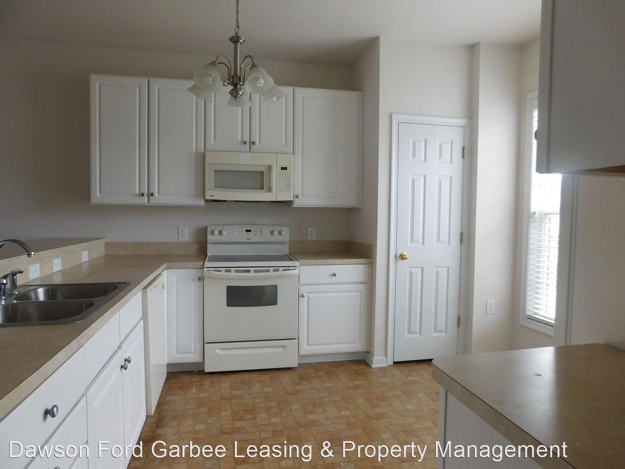 8 Emily Ln - Photo 3 of 8